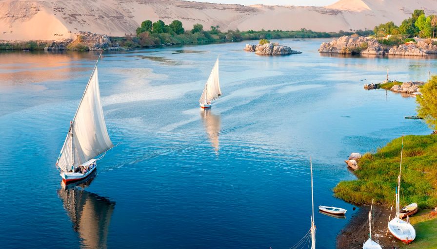 Нил, вторая по протяженности река в мире, протекающая через 11 Африканских стран