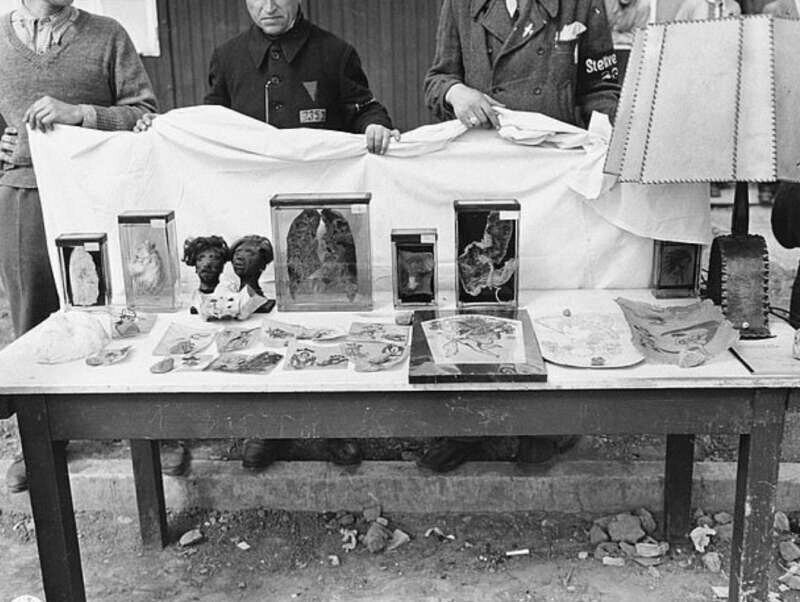 Исторические артефакты нацистских злодеяний и экспериментов включая останки людей